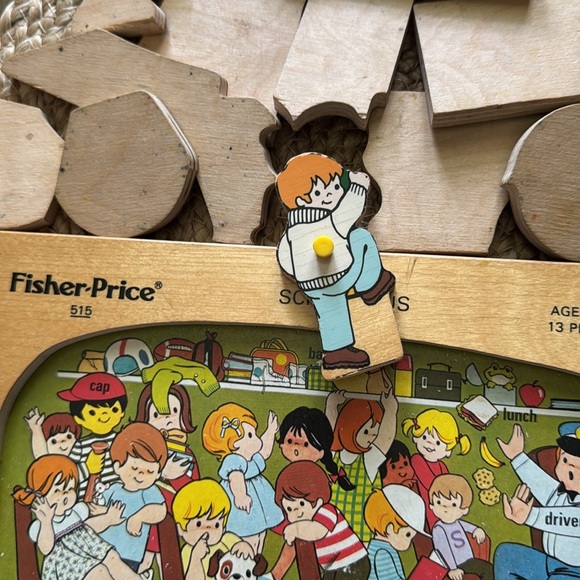 Fisher-Price Yellow and Black School Bus Puzzle. 13 puzzle pieces - Picture 5 of 6